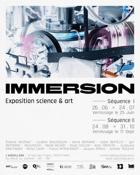 Affiche avec photo artistique éléments labo et texte exposition collective avec noms artistes